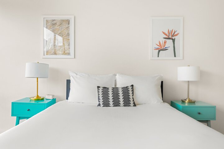Room 34 of 107