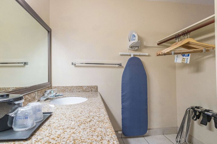 Room 8 of 31