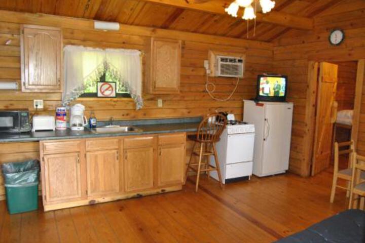Robin Hill Camping Resort Cottage 7