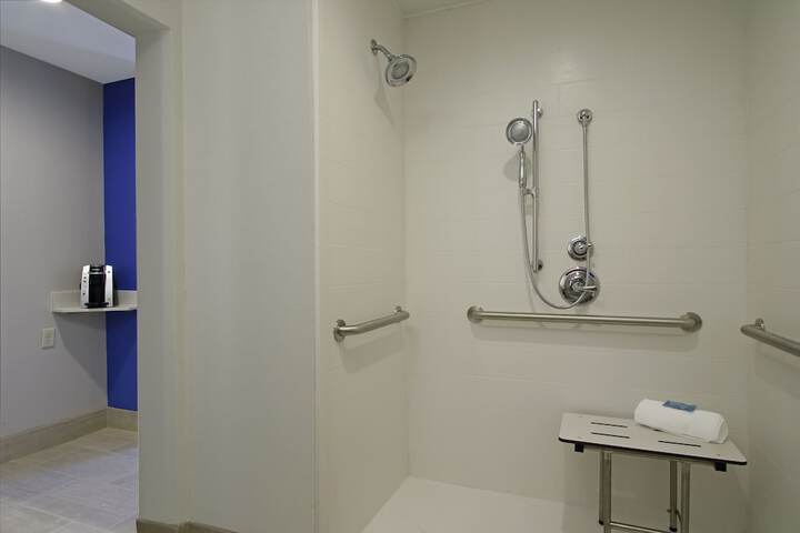 Room 15 of 42