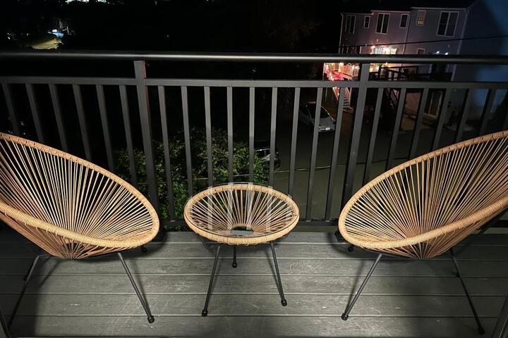 Modern 2 Bed Furnished Apartment in Quincy