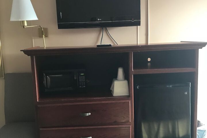 Room 13 of 16