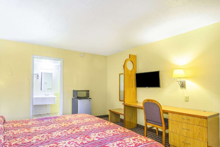 Room 27 of 35
