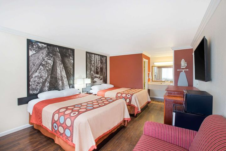 Room 13 of 34
