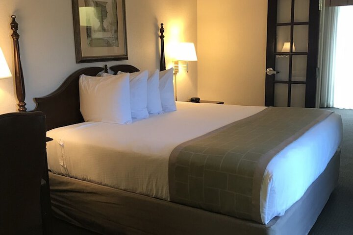 Room 11 of 37