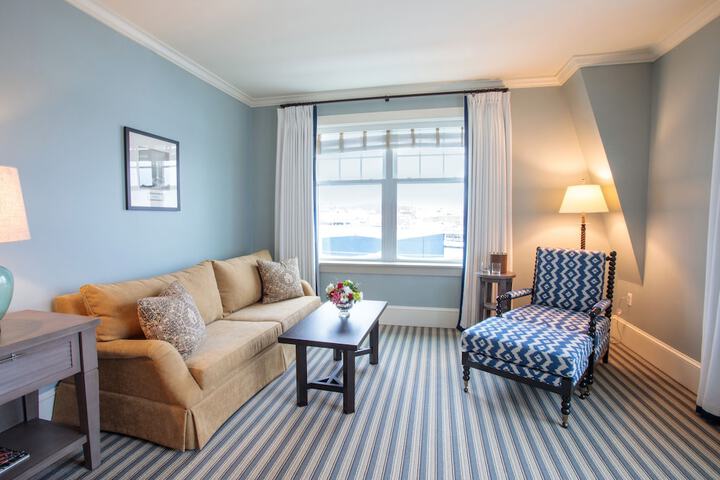 Room 32 of 82
