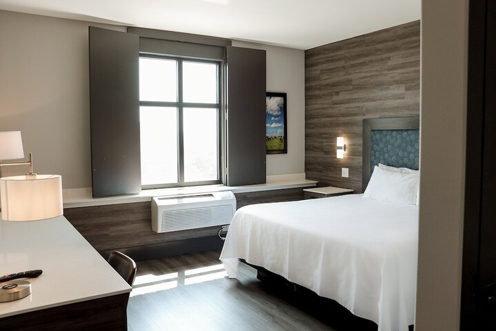 Room 51 of 174