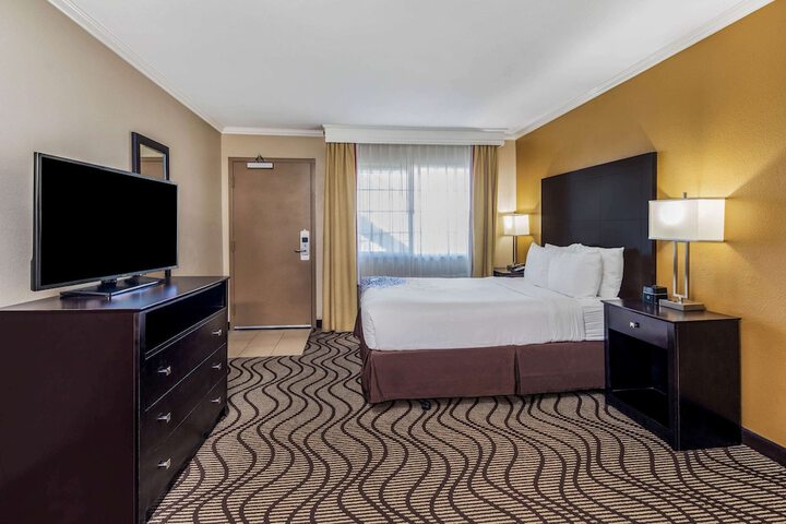 Room 17 of 36