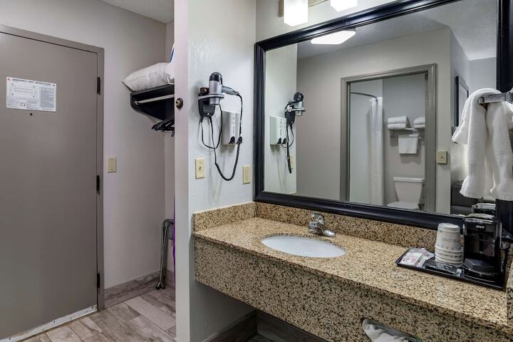 Room 9 of 26