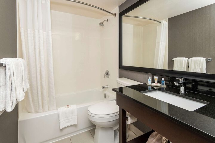 Room 32 of 48