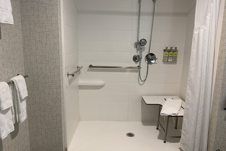 Room 71 of 103