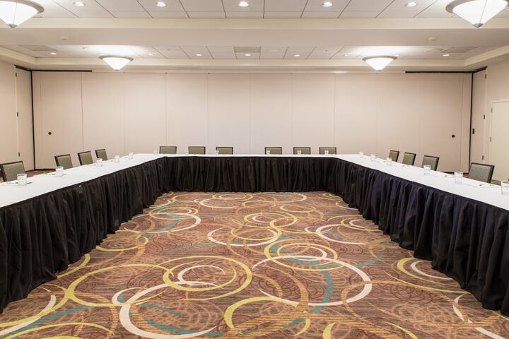 Holiday Inn Bloomington-Airport by IHG