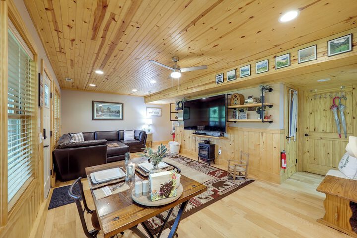 West Jefferson Vacation Rental Near River