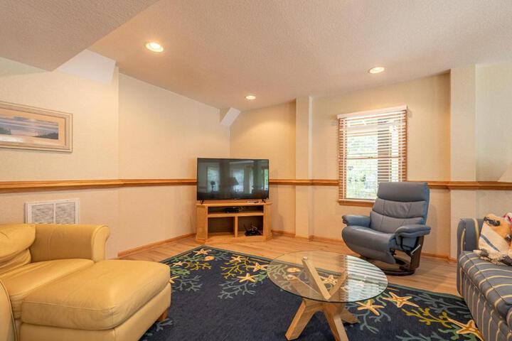 Climate Change - Duck Sea Tern, Oceanside, 280 Yds to Beach, Pool, Hot Tub, Pets OK