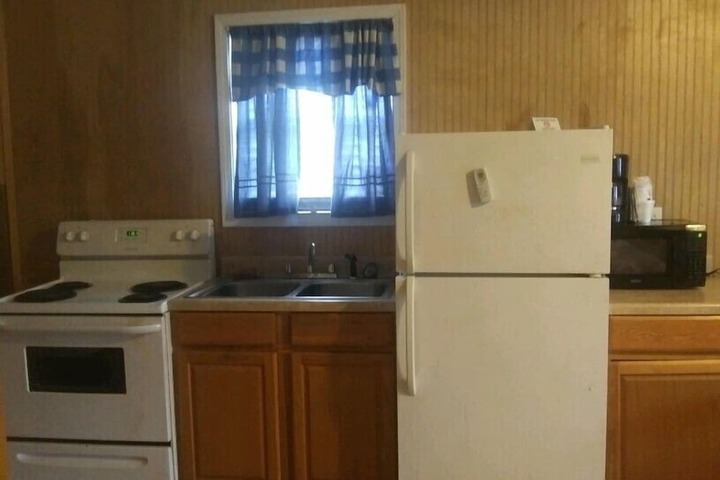 Whispering Creek Lodging & RV Resort