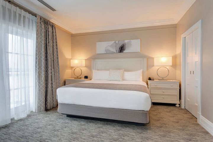 Room 90 of 211