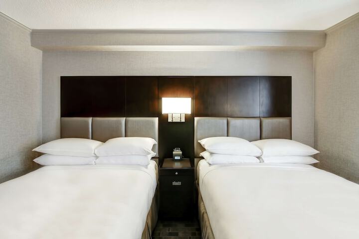DoubleTree by Hilton Hotel Toronto Downtown