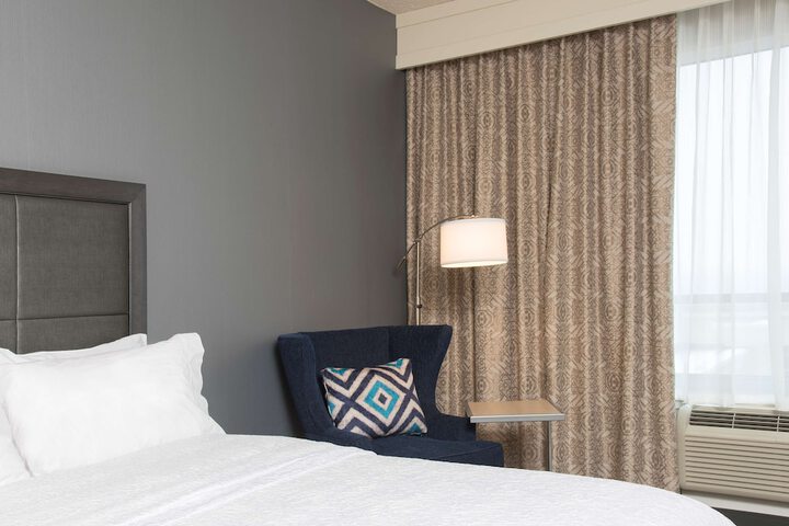 Hampton Inn & Suites Grand Rapids Downtown