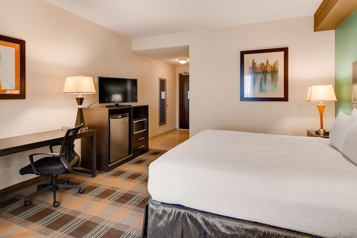 Room 8 of 30
