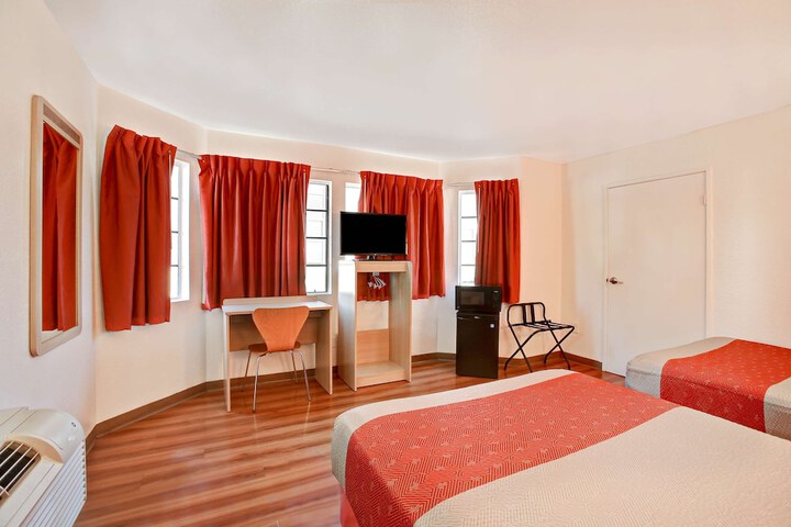 Room 30 of 39