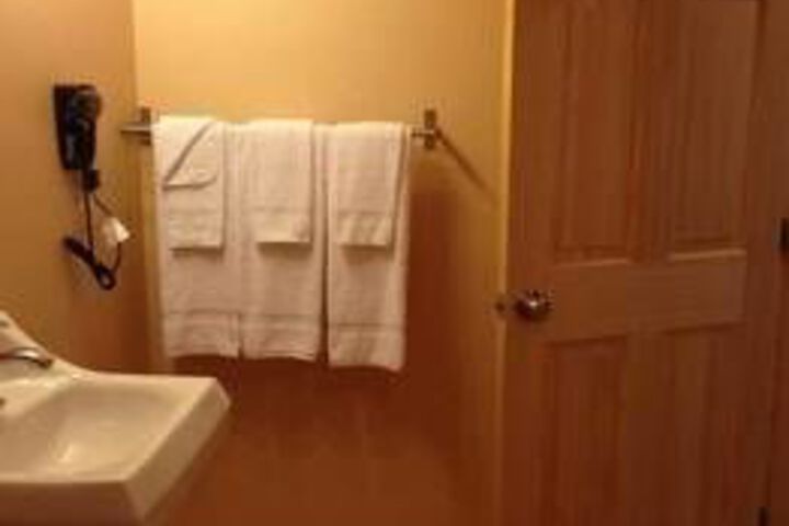 Orca Inn Suites