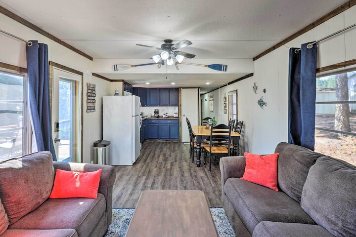 Cozy Lakeside Home w / Lake & Mountain Views!
