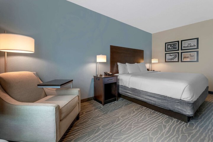 Room 32 of 40