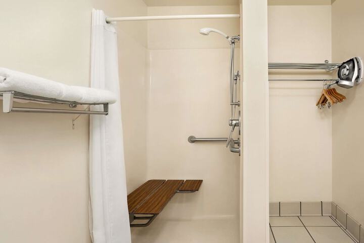 Room 12 of 16