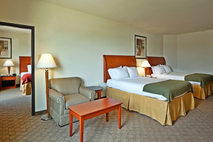 Room 16 of 32