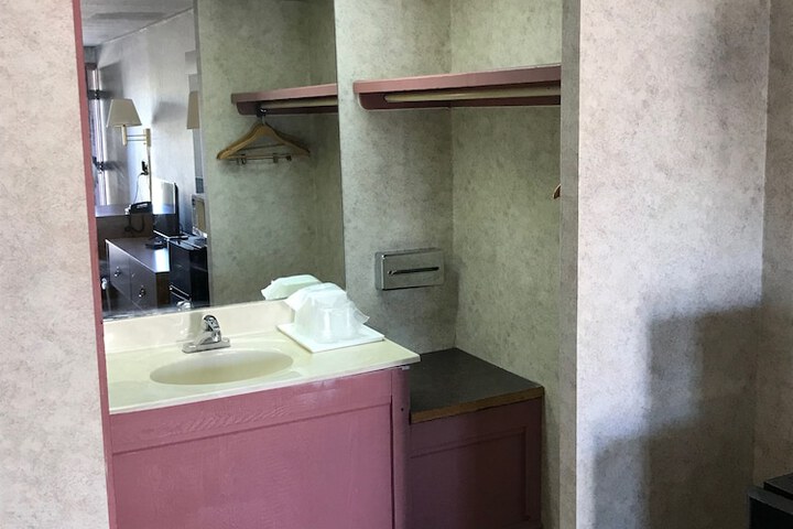 Room 10 of 15
