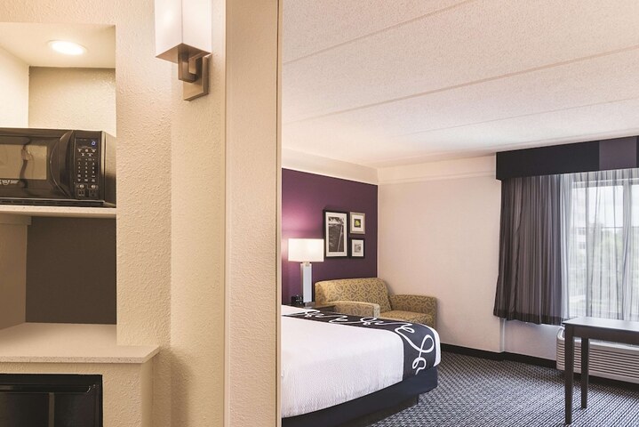 Room 25 of 39