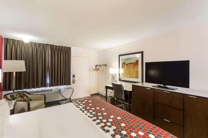 Room 25 of 27
