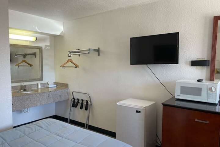 Room 20 of 33