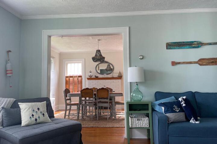 Drop Anchor Cottages and Lake House