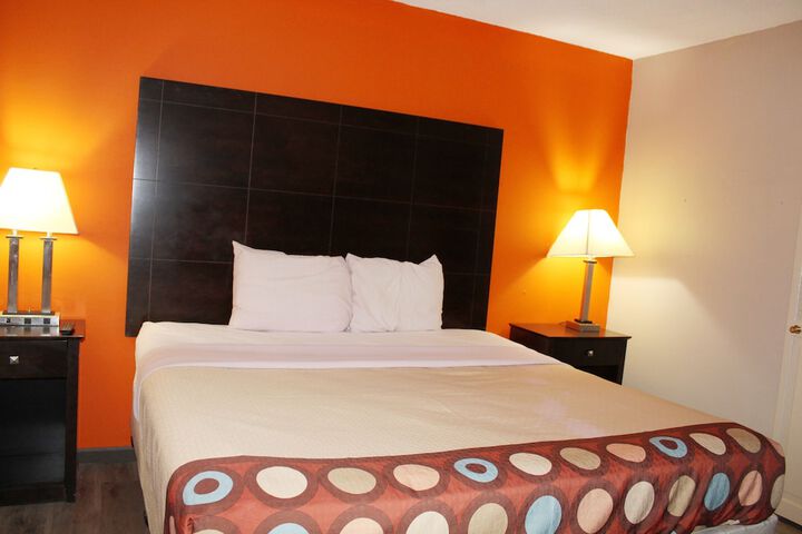 Room 11 of 24