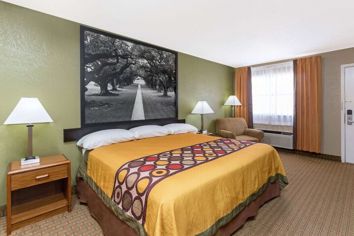 Room 14 of 15