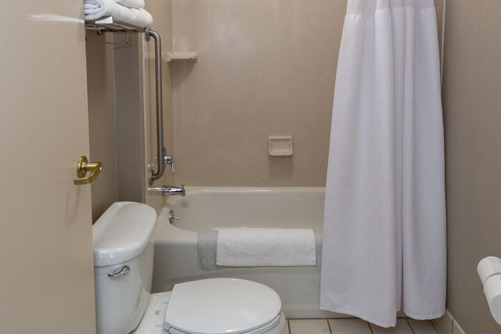 Room 16 of 28