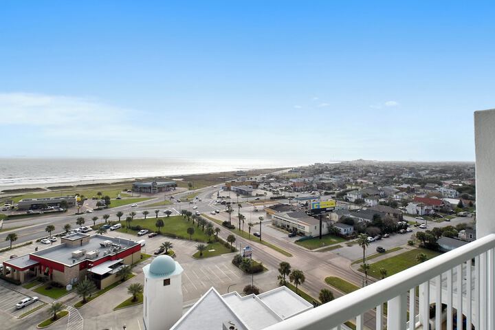 Emerald 1111 by Ryson Vacation Rentals