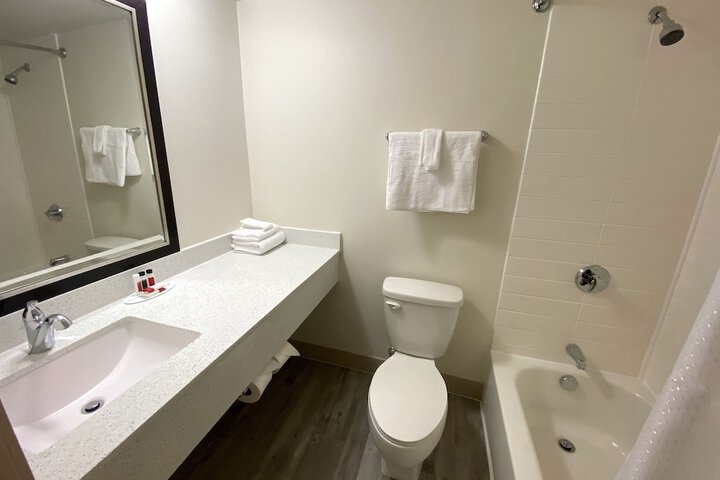 Room 6 of 10