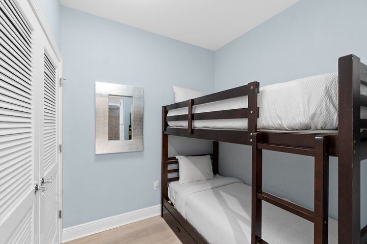 Room 70 of 284