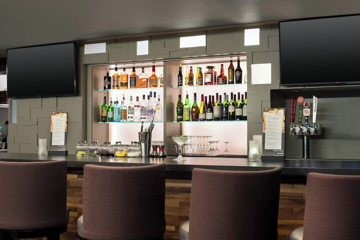 Lounge 31 of 36
