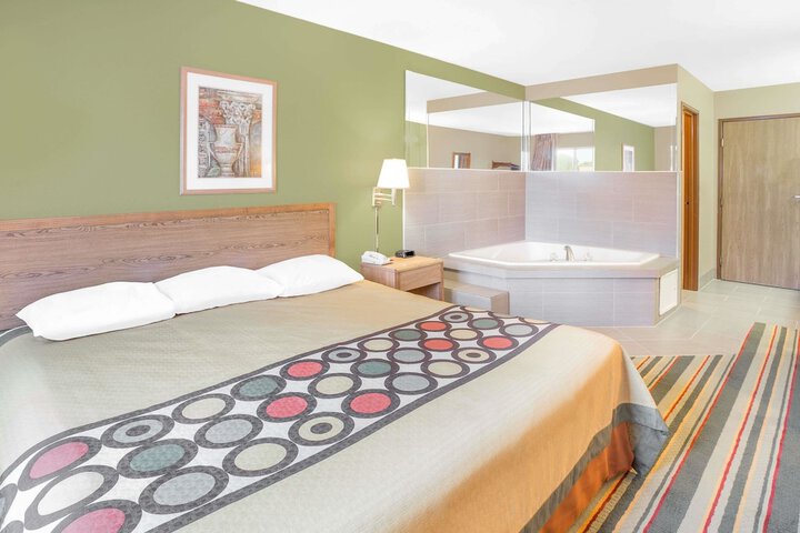 Room 4 of 15