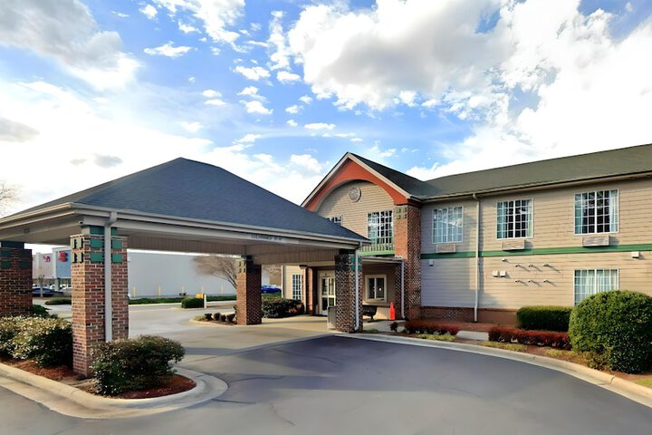 Super 8 by Wyndham Smithfield / Selma