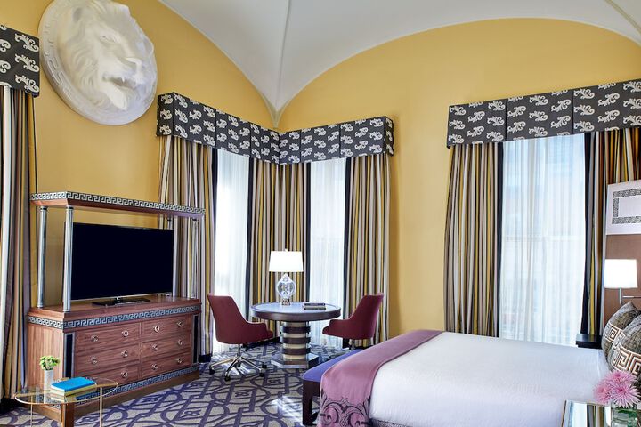 Room 38 of 61