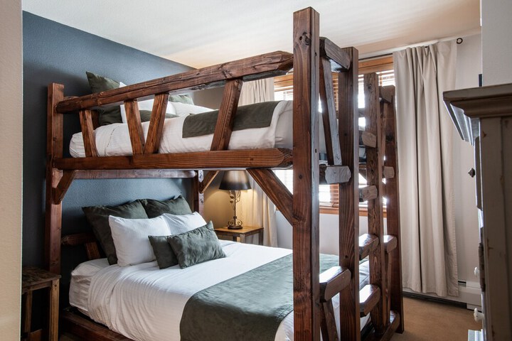 Zephyr Mountain Lodge Condo | 2 Bedrooms Lower Hughes View w / Ski Storage (Premium-Rated Condo 1317)