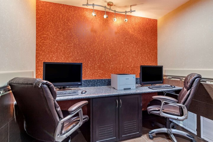 Business Center 44 of 44