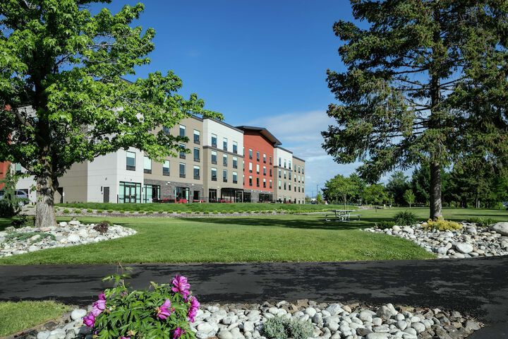 Hotel 4 of 64