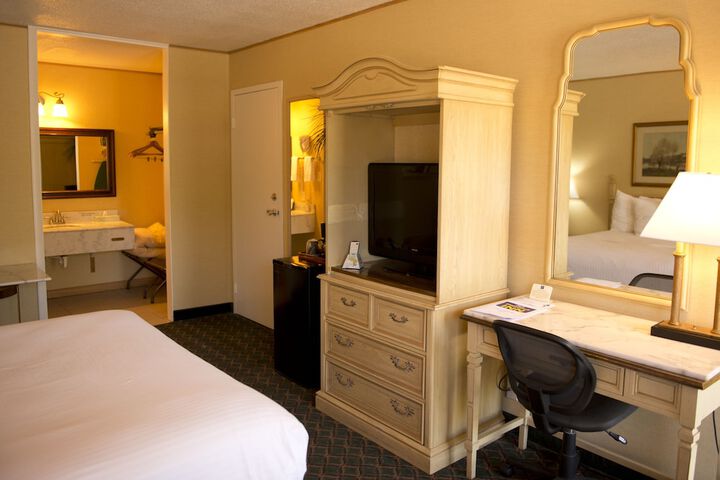 Room 11 of 24