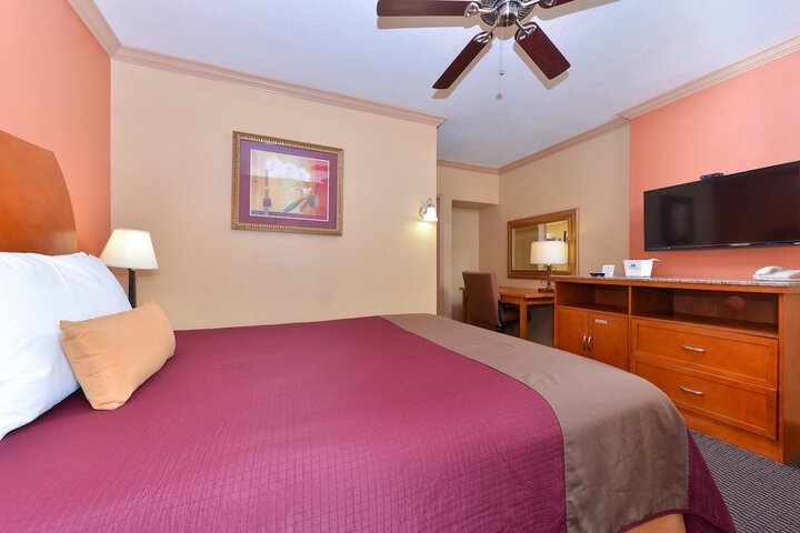 Room 9 of 19