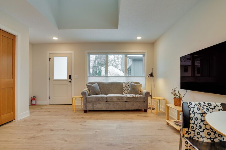 1 Mi to Carleton College: Wfh-friendly Apartment